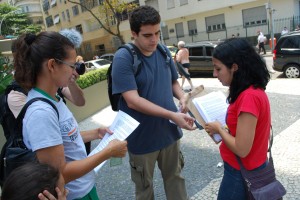 Photo2_Antonieta-IOCLetterDeliver_11Nov11_Credit-RenatoCosentino_DSC_0113_11.11.11